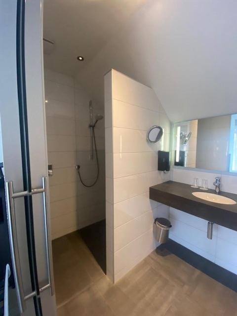 De Twee Linden Hotel Beneden-Leeuwen Phòng bức ảnh